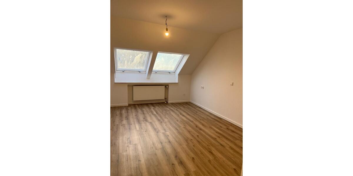 Dachgeschoßwohnung Lingen (Ems) - 3 Zimmer, 89 m&sup2;, 890&euro; | Angebot:25384473