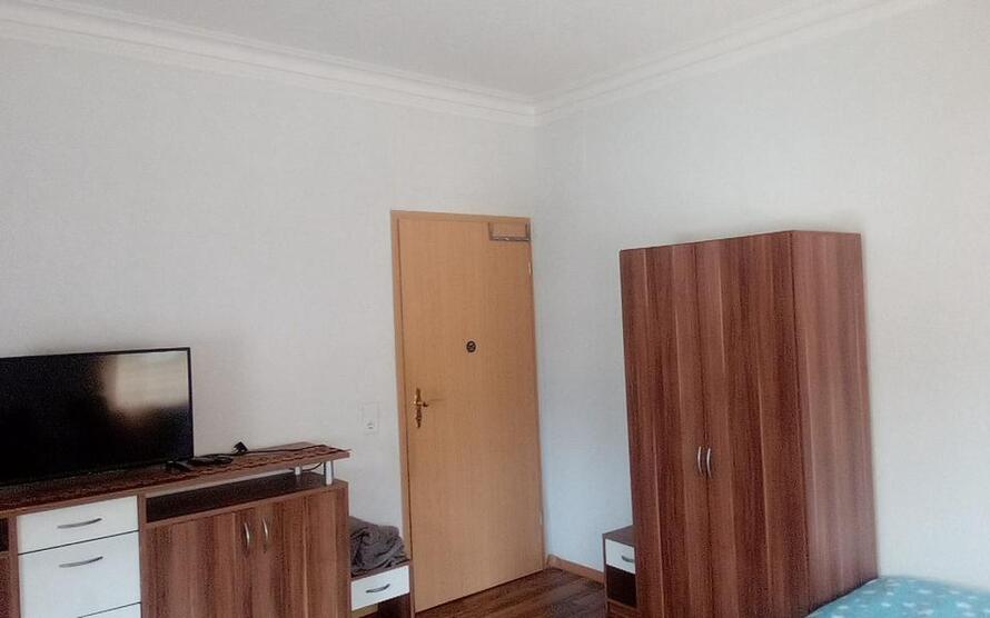 WG Zimmer mit Internet, TV, Gästeküche, EtagenduscheWc und Waschmaschine zimmer