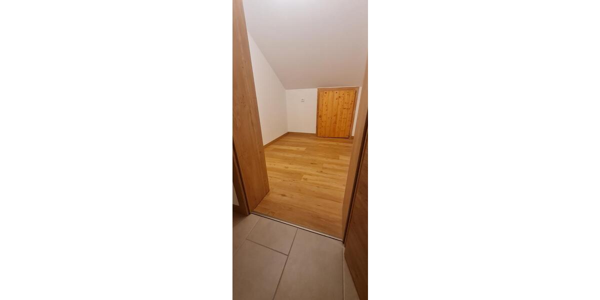 Dachgeschoßwohnung Arnstorf - 3.5 Zimmer, 80 m&sup2;, 670&euro; | Angebot:24592807