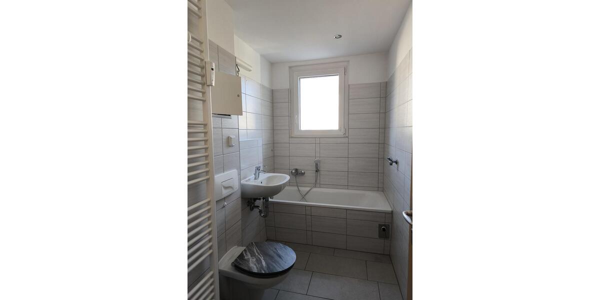 Etagenwohnung Groitzsch - 3 Zimmer, 70 m&sup2;, 440&euro; | Angebot:25804811