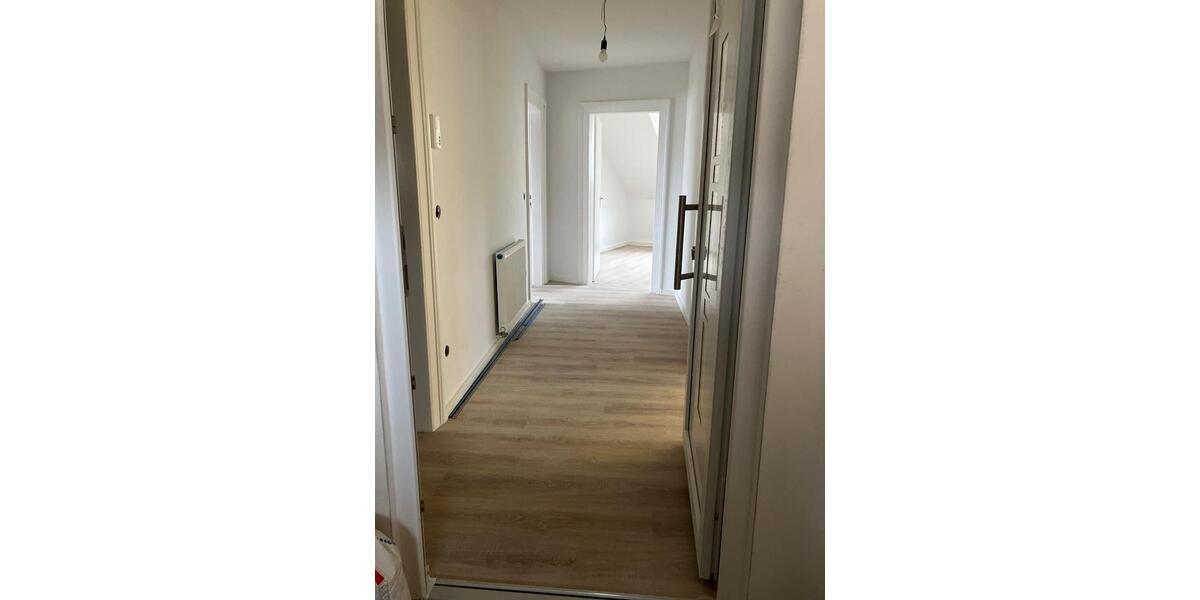 Renovierte 3-Zimmer Dachgeschosswohnung in Lage 4 zimmer