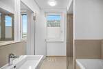 ***Skyline-Panorama & Design pur - Exklusives Wohnen im Hochhaus-Highlight***