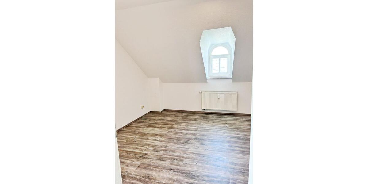 Dachgeschoßwohnung Meerane - 4 Zimmer, 127 m&sup2;, 735&euro; | Angebot:25749736