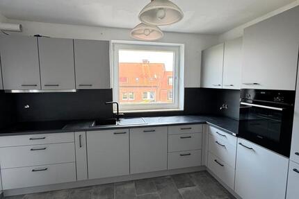 Renovierte 2-Zimmer-Wohnung mit 2 Balkonen teilmöbliert 2 zimmer