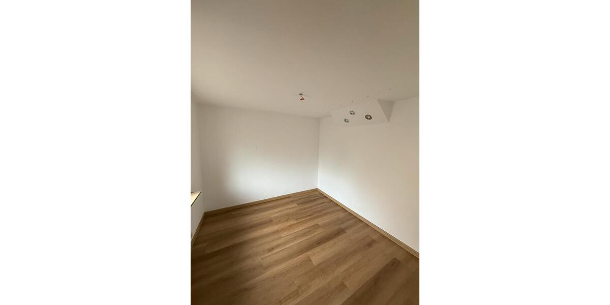 Erdgeschoßwohnung Siegen - 3 Zimmer, 84 m&sup2;, 740&euro; | Angebot:26143100