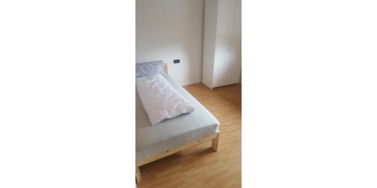 Wohnen auf Zeit Großbottwar - 8 Zimmer, 15 m&sup2;, 350&euro; | Angebot:25862944