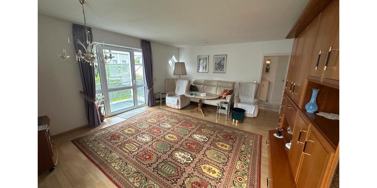 Erdgeschoßwohnung Coburg - 3 Zimmer, 83 m&sup2;, 701&euro; | Angebot:26613639