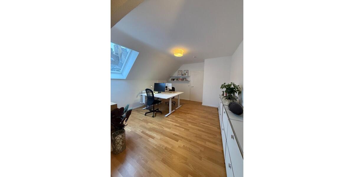 Dachgeschoßwohnung Düsseldorf - 2.5 Zimmer, 72 m&sup2;, 1.650&euro; | Angebot:24707776
