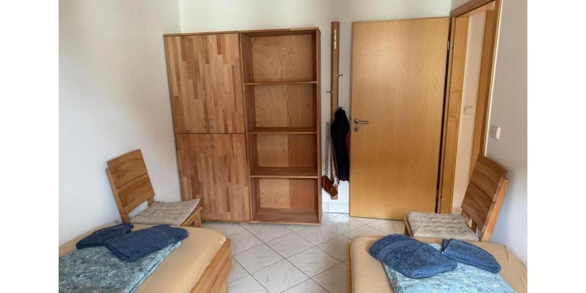 3-Zimmerwohnung mit TV, Wlan,DuscheWc, Küche, Waschmaschine, Parkplatz und Balkon 3 zimmer