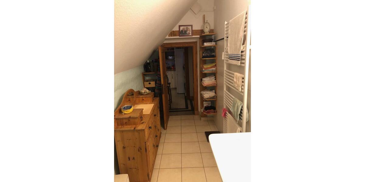 3 12 Zimmer Wohnung im 1. OG im gepflegten Altbau 3 zimmer