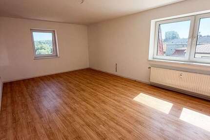 Wohnung Oelsnitz Oelsnitz - 2 Zimmer, 76 m&sup2;, 494&euro; | Angebot:26162303