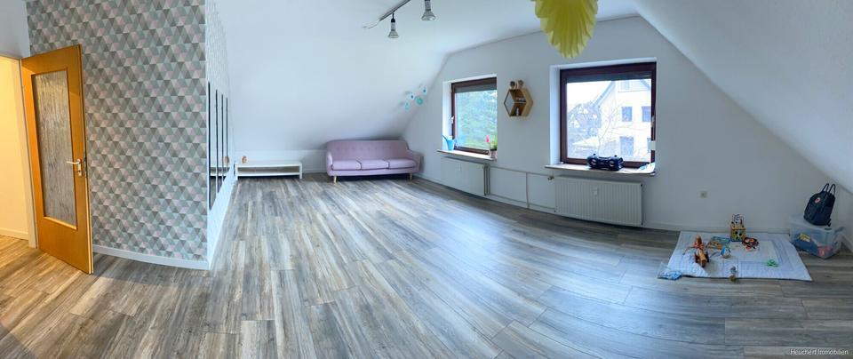 Stadtnah - 3,5 Zi.-Dachgeschosswohnung mit Gartenanteil im Zweifamilienhaus zimmer