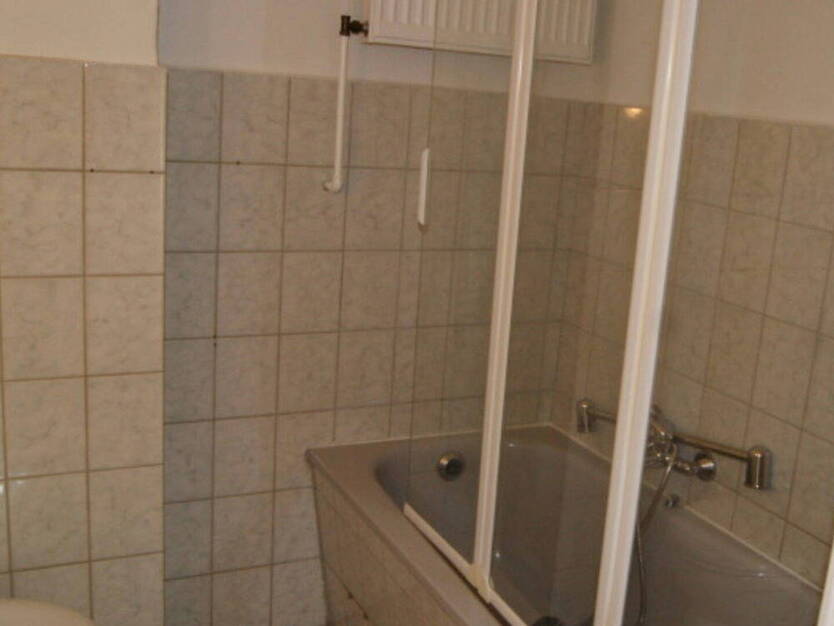 Zentrale 2-Zimmer-Wohnung mit Balkon und Einbauküche in Rellingen