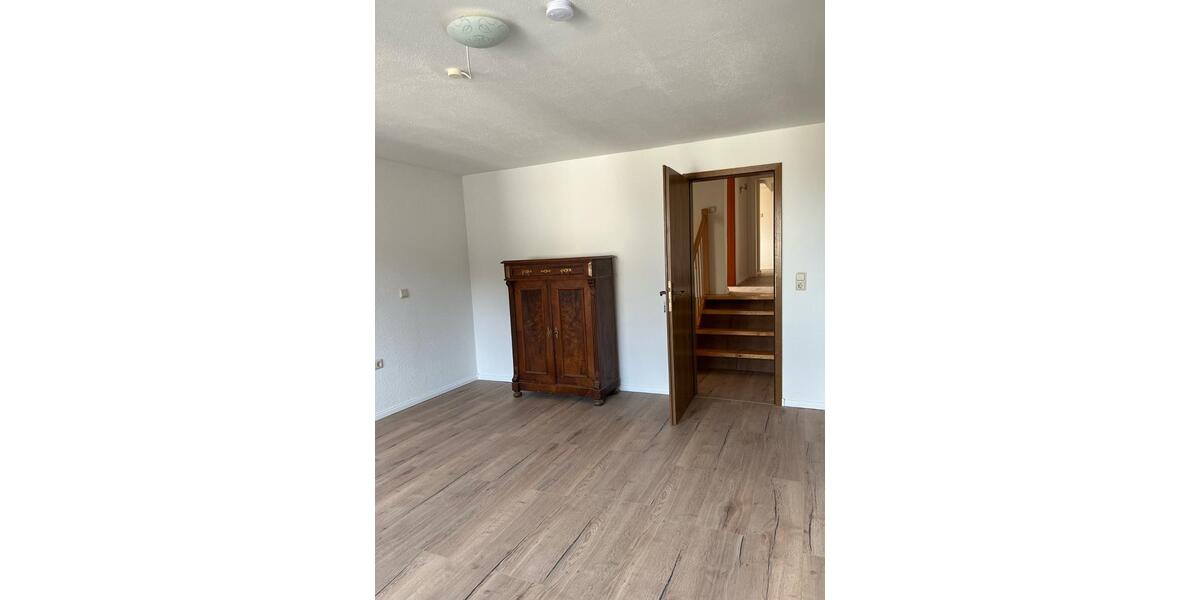 Dachgeschoßwohnung Homberg (Efze) - 5 Zimmer, 95 m&sup2;, 550&euro; | Angebot:23807374