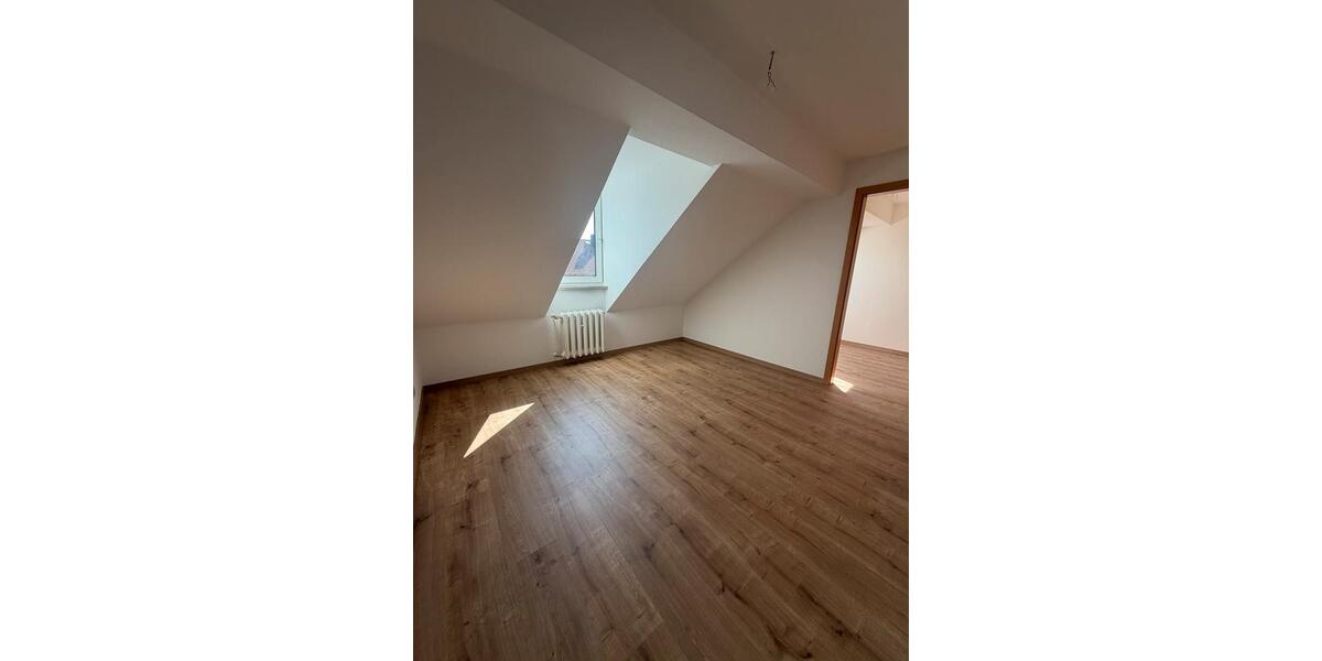 Dachgeschoßwohnung Weißenfels - 3 Zimmer, 61 m&sup2;, 400&euro; | Angebot:26003365