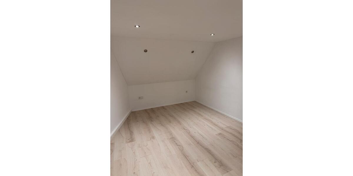 Dachgeschoßwohnung Uder - 3 Zimmer, 85 m&sup2;, 800&euro; | Angebot:24476775