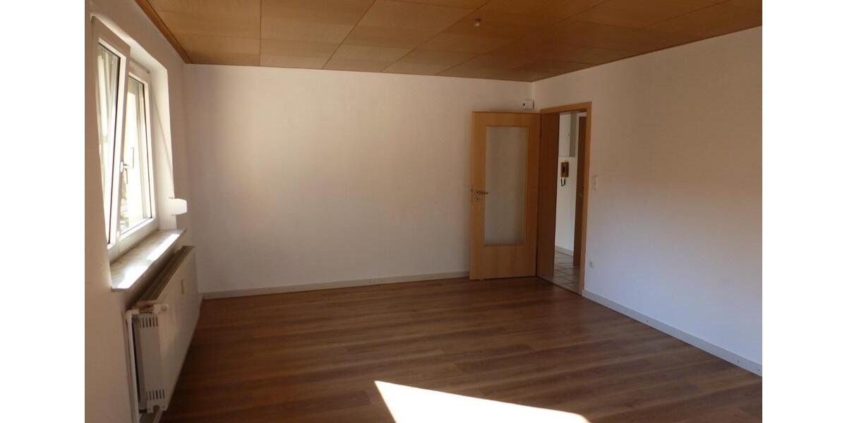 Etagenwohnung Stadtlauringen - 4 Zimmer, 125 m&sup2;, 700&euro; | Angebot:25843472