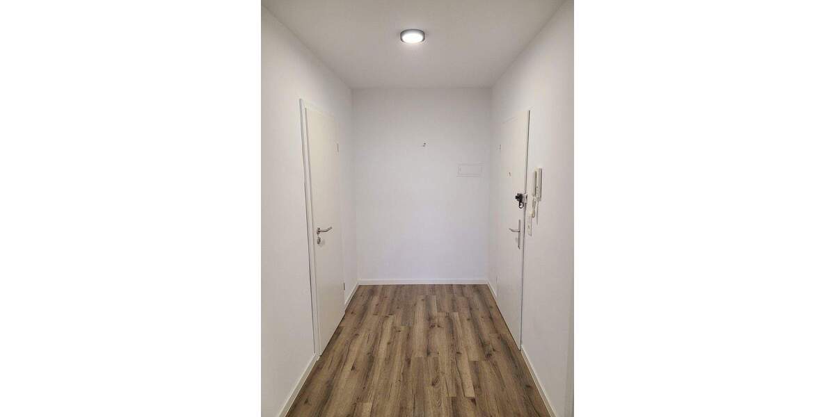 Erstbezug nach Renovierung: 3 Zimmer, Einbauküche, Stellplatz, Balkon, Abstellraum, Nähe Main 3 zimmer