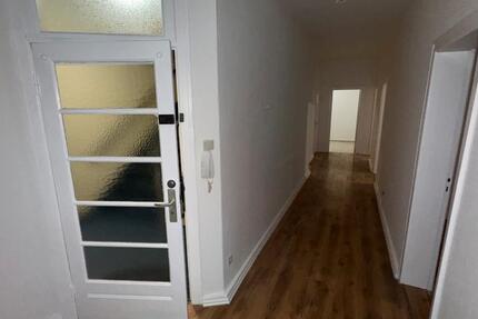 Schöne großzügige 4 Zimmer Wohnung mit Balkon 4 zimmer