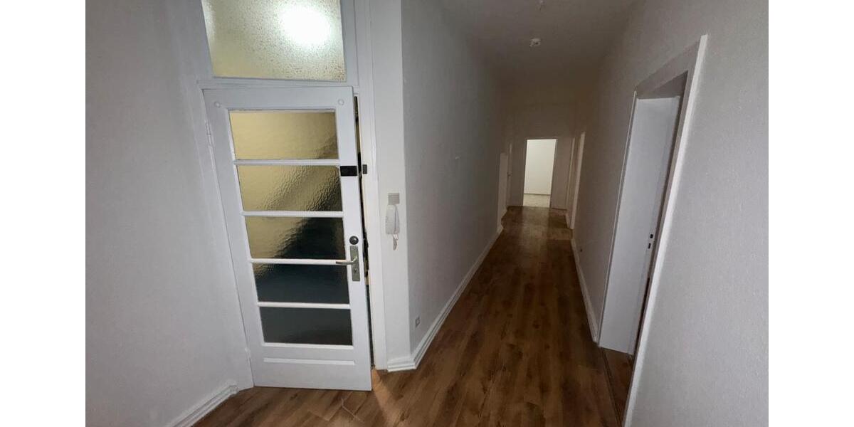 Schöne großzügige 4 Zimmer Wohnung mit Balkon 4 zimmer