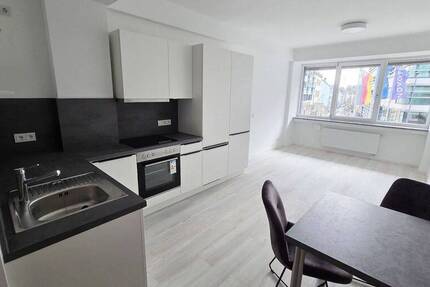 KLEIN+FEIN = DEIN! Neues 1-Zimmer-Apartment mit Einbauküche + neues Bad mit Walk-In-Dusche + Aufzug