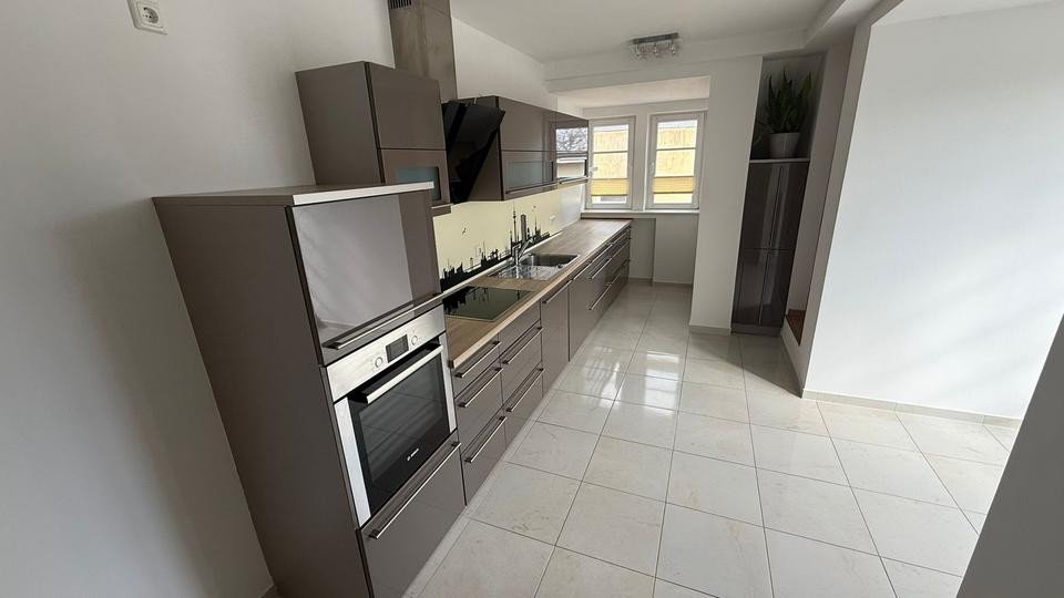 Dachgeschoßwohnung Schwerin Friedrichsthal - 4 Zimmer, 137 m&sup2;, 1.370&euro; | Angebot:25855164