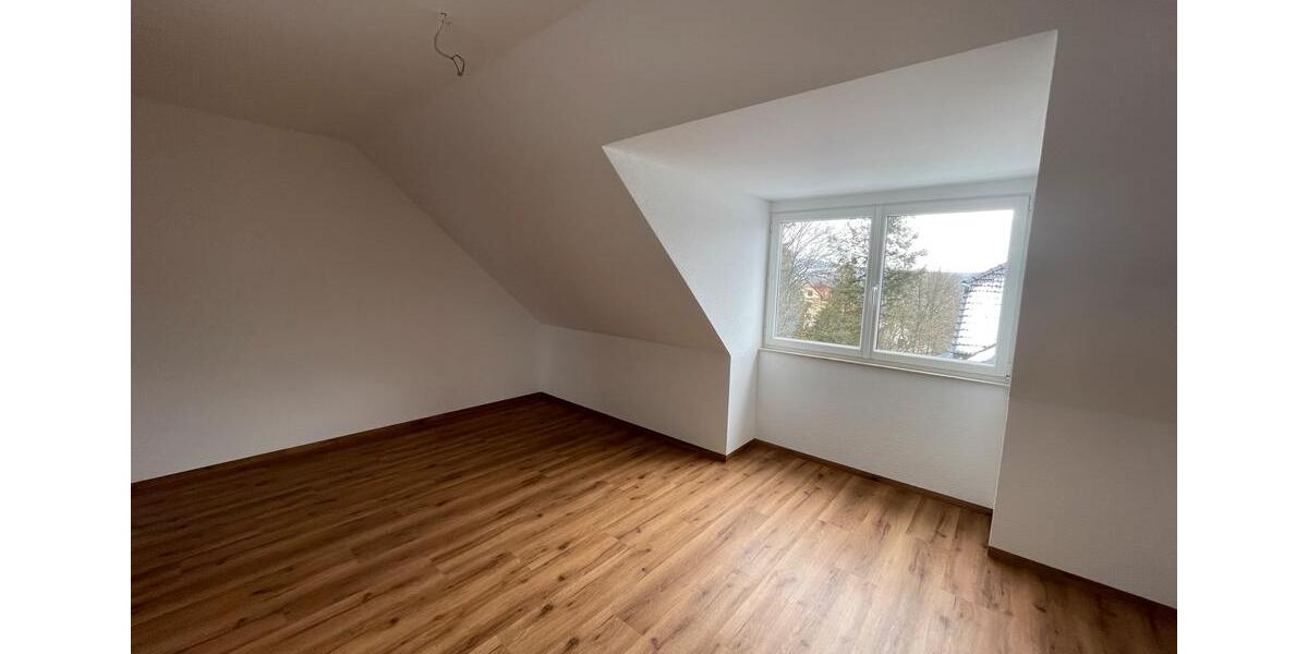 Dachgeschoßwohnung Geratal Geraberg - 2.5 Zimmer, 75 m&sup2;, 643&euro; | Angebot:25980858
