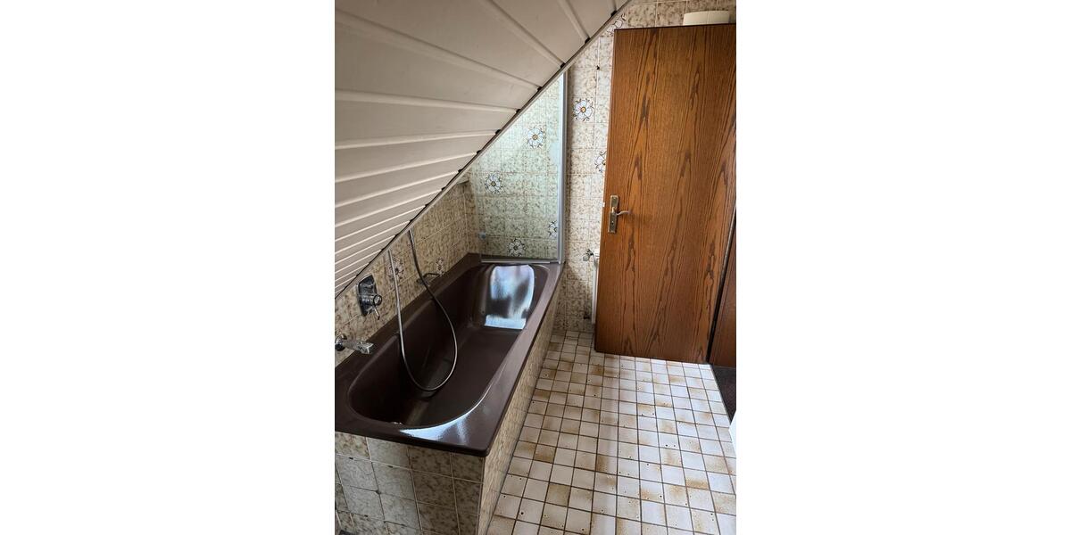 Dachgeschoßwohnung Langenfeld (Rheinland) - 2 Zimmer, 52 m&sup2;, 665&euro; | Angebot:26397791