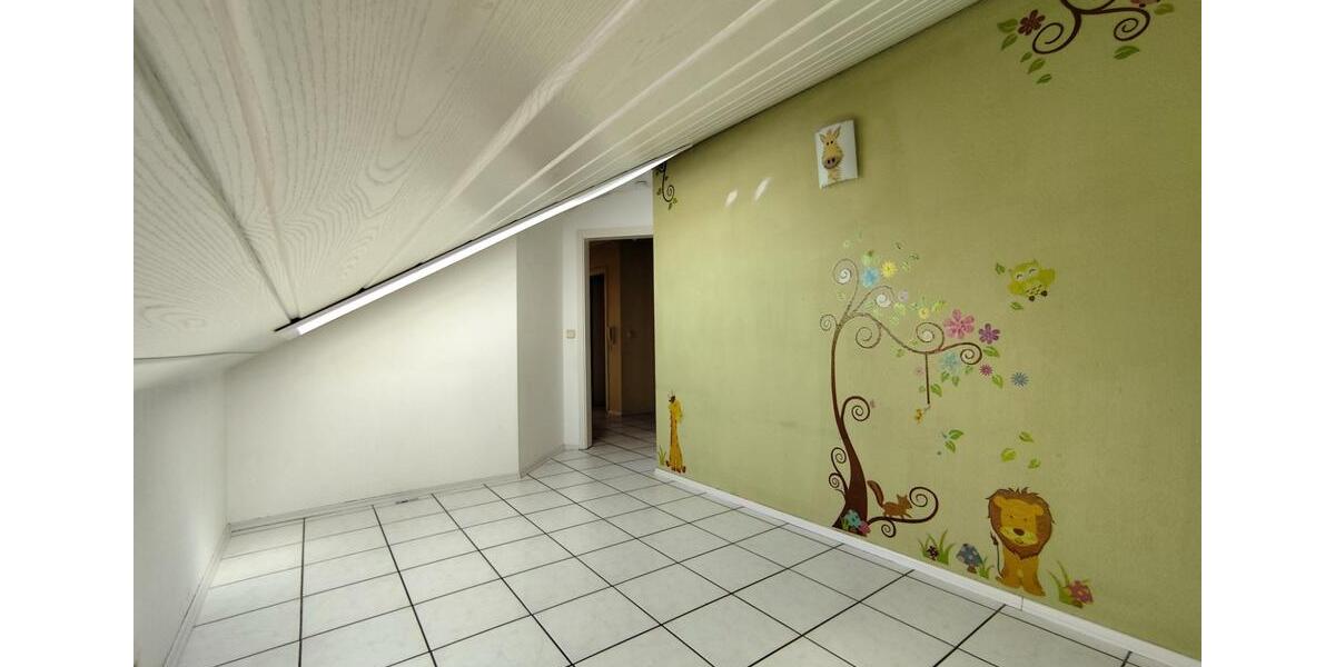 Dachgeschoßwohnung Neuenbürg - 3.5 Zimmer, 85 m&sup2;, 1.230&euro; | Angebot:26050720