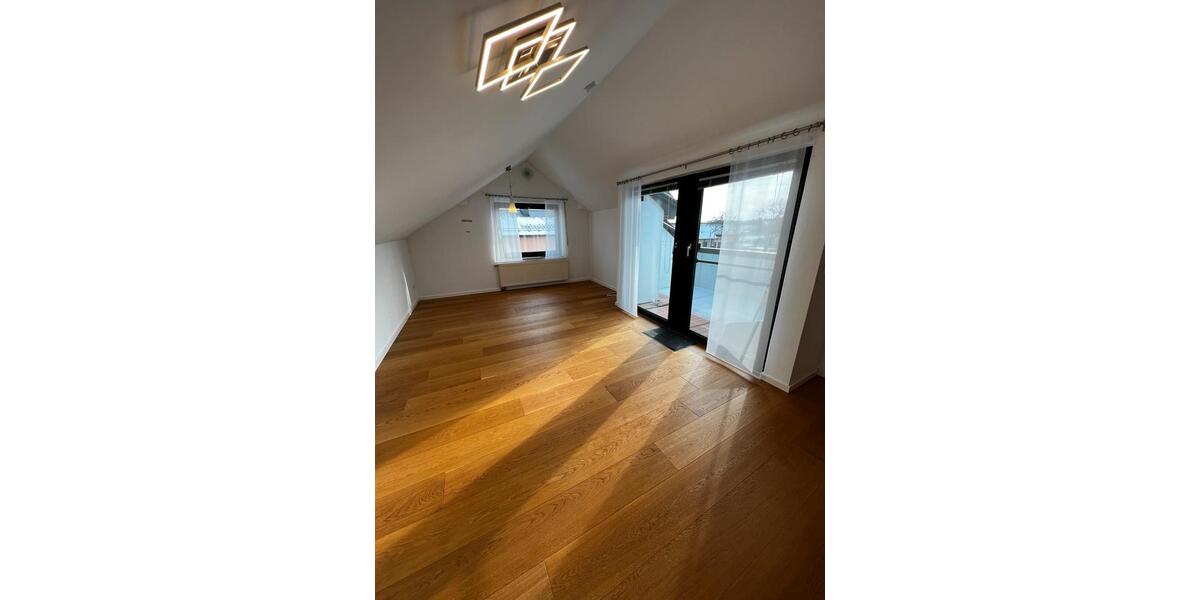 Dachgeschoßwohnung Kirchenthumbach - 2 Zimmer, 65 m&sup2;, 690&euro; | Angebot:25305087