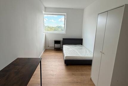 Helles WG Zimmer in renovierter Wohnung-Westend Berlin zimmer