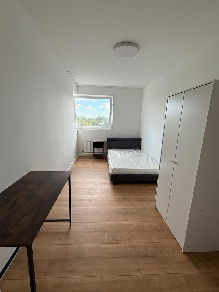 Helles WG Zimmer in renovierter Wohnung-Westend Berlin zimmer