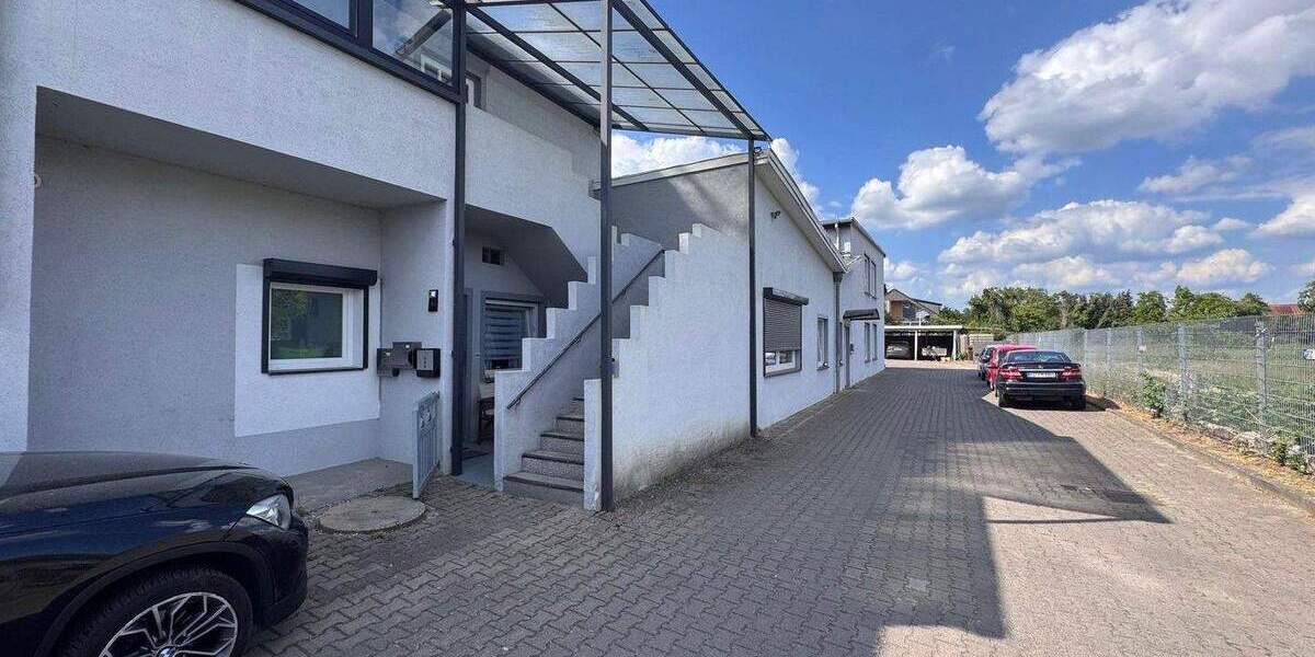 Etagenwohnung Lauenburg - 2 Zimmer, 93 m&sup2;, 900&euro; | Angebot:25118365