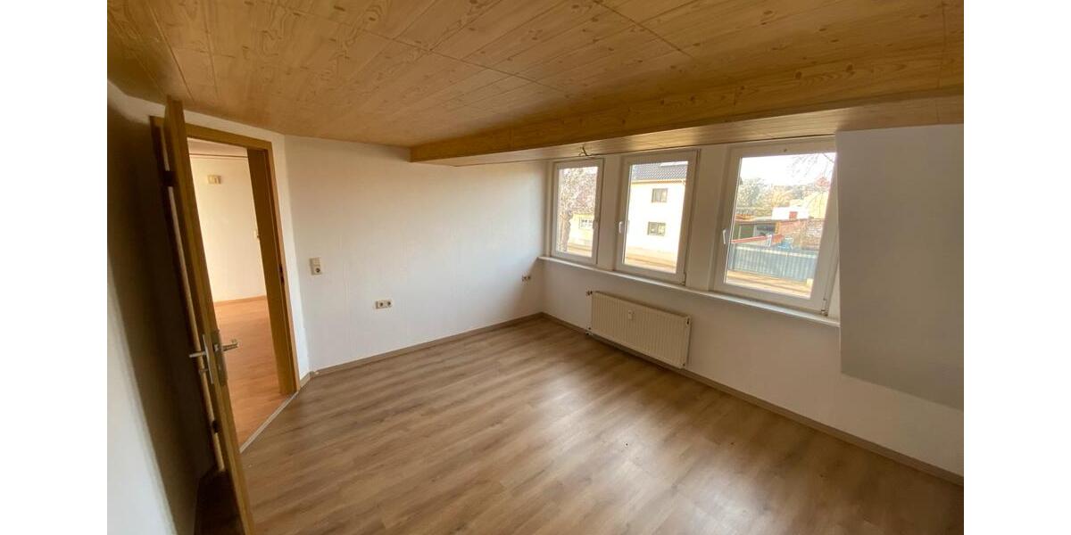 Dachgeschoßwohnung Hecklingen - 2 Zimmer, 60 m&sup2;, 300&euro; | Angebot:26531470