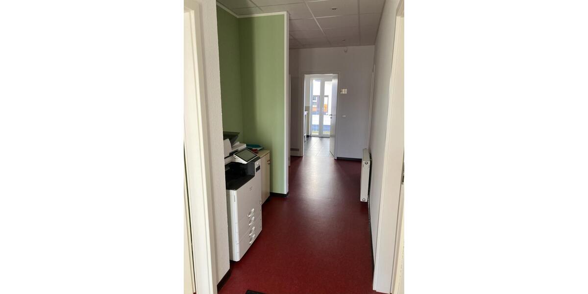 Attraktive Gewerbeimmobilie (BüroPraxis) zur Miete in Hünstetten zimmer