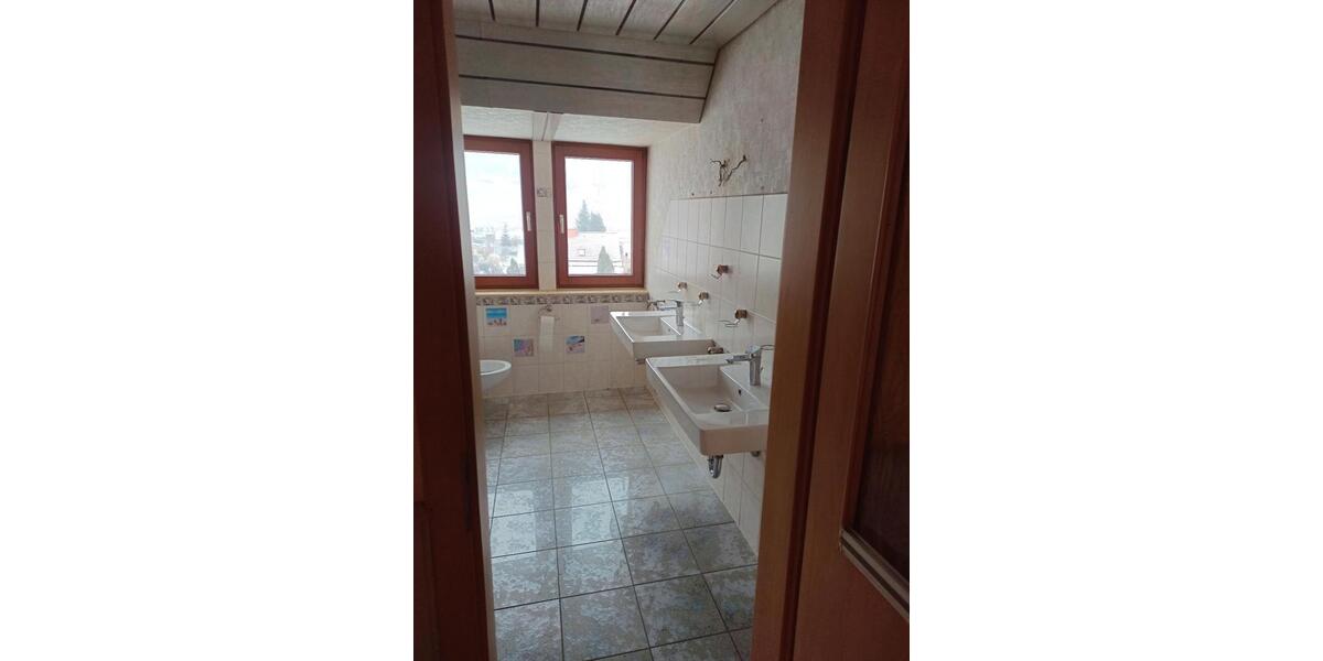 Dachgeschoßwohnung Kraftsdorf - 5 Zimmer, 138 m&sup2;, 950&euro; | Angebot:22184494