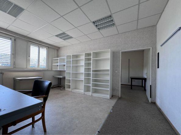 VB3334 Kleine ca. 43 m³ Büroeinheit und ca. 77 m² Lager Regensburg - Nord