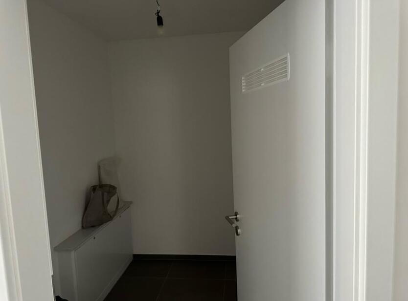 EG Wohnung mit Küche & 2 Stellplätzen in 54441 Ayl zu vermieten.