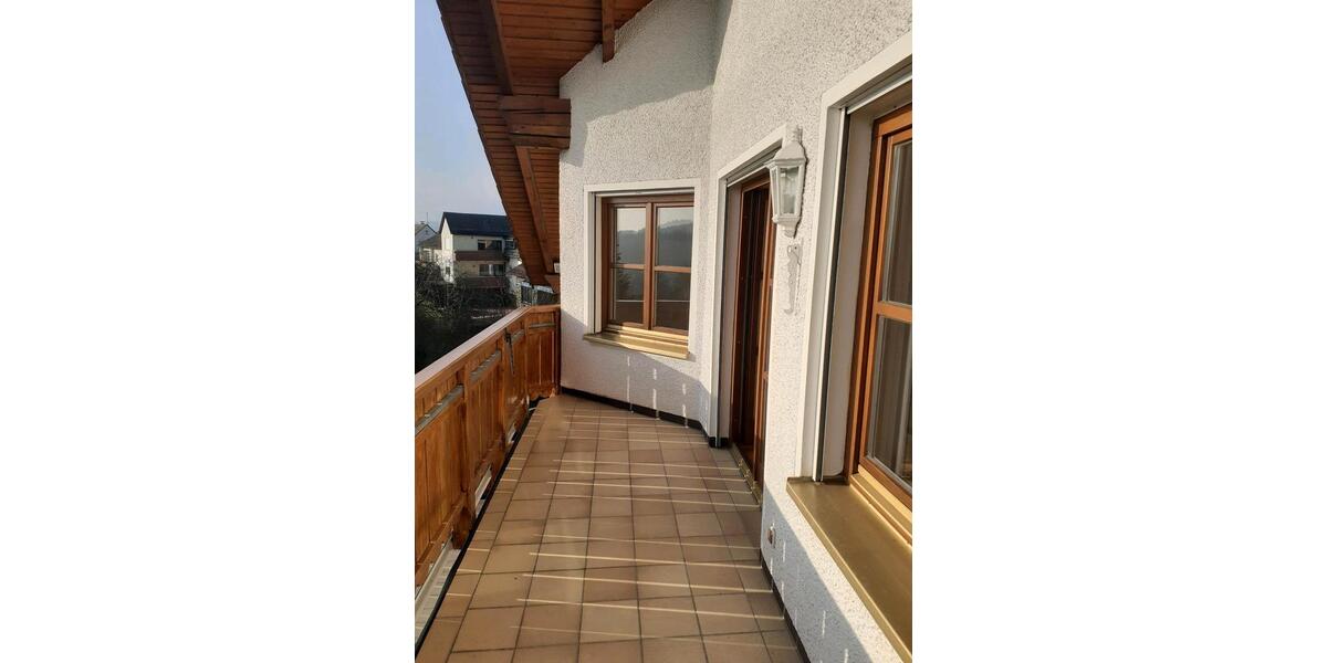 Helle 110 qm DG-Wohnung in 92660 Neustadt WN 4 zimmer