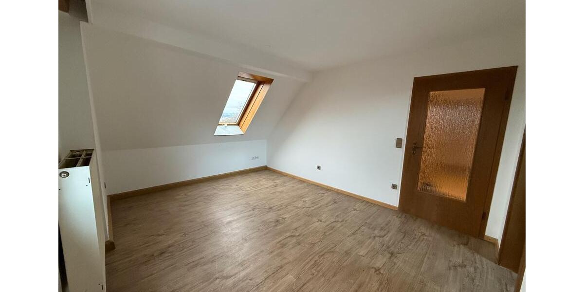 Dachgeschoßwohnung Hahnbach - 3 Zimmer, 48 m&sup2;, 385&euro; | Angebot:25306418
