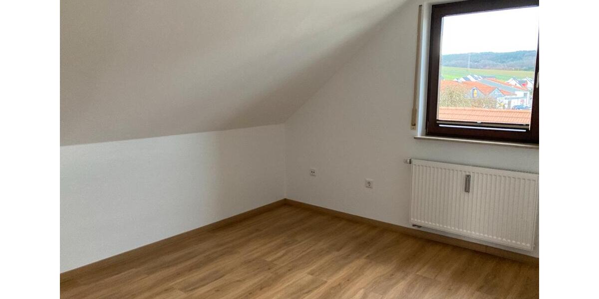 Dachgeschoßwohnung Fulda Aschenberg - 4 Zimmer, 100 m&sup2;, 950&euro; | Angebot:25173710