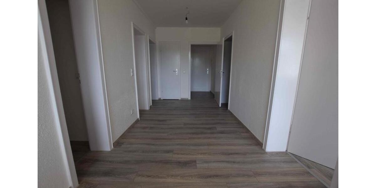 +++ Renovierte Erdgeschosswohnung mit Balkon und Wanne +++ 3 zimmer