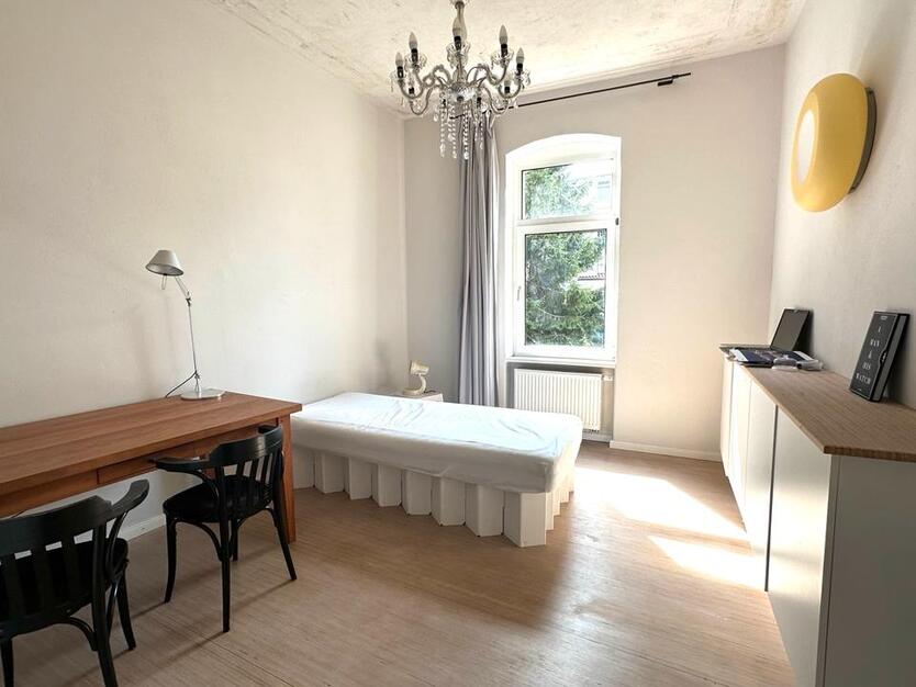 Zimmer auf Zeit in AtelierWohnung, möbliert