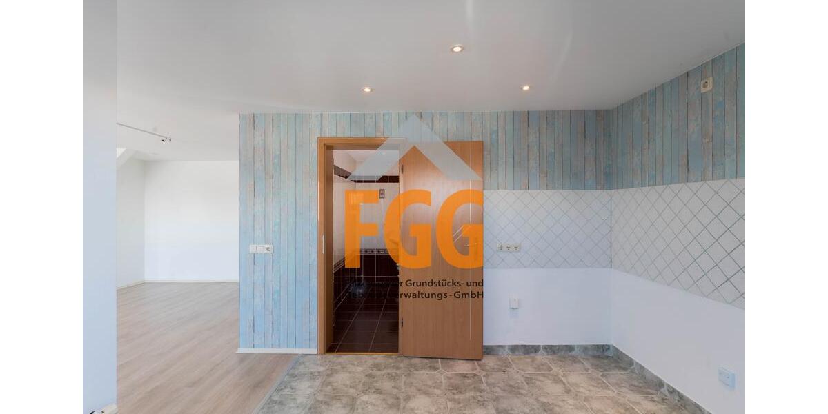 Große 4-R-Wohnung im Dachgeschoß 4 zimmer