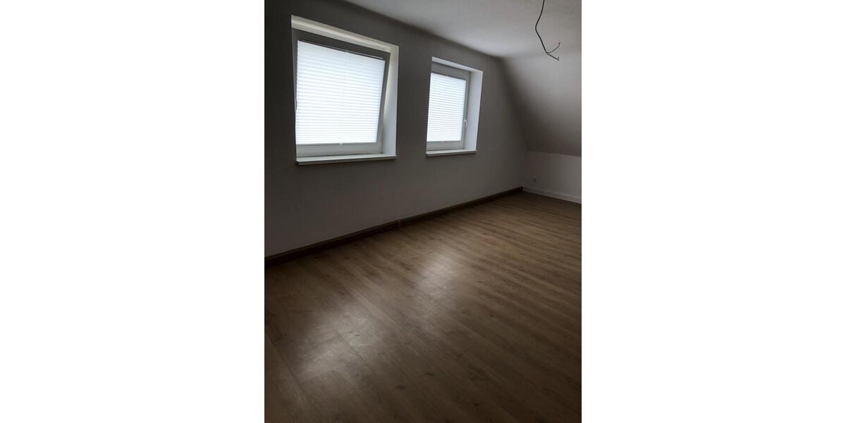 Dachgeschoßwohnung Merzig - 4 Zimmer, 95 m&sup2;, 750&euro; | Angebot:24783372