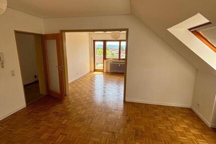Geräumige DG Wohnung + Garage