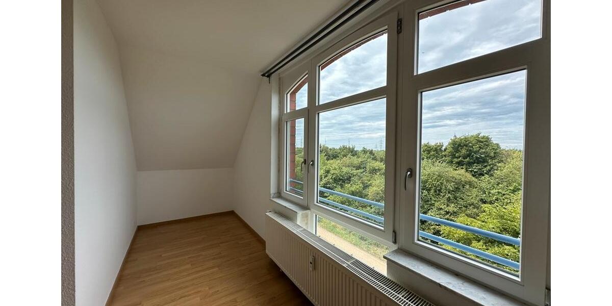 Helle moderne Maisonette Wohnung mit EKB, Balkon und Tiefgaragenplatz in Meerbusch-Osterath. 2 zimmer