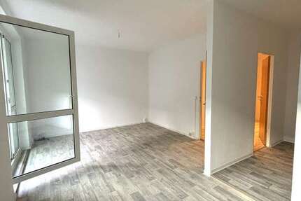 Wohnung Zwickau Neuplanitz - 2 Zimmer, 50 m&sup2;, 315&euro; | Angebot:27113768