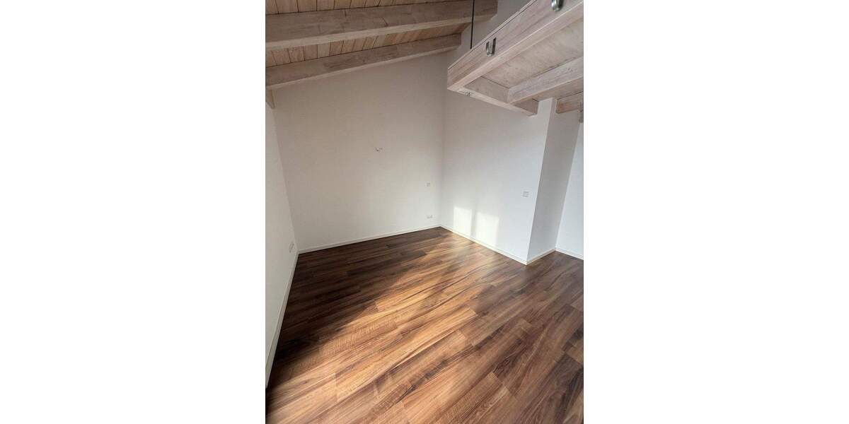 Etagenwohnung Emertsham - 5 Zimmer, 155 m&sup2;, 2.450&euro; | Angebot:24978661