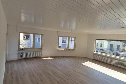 Haus Budenheim - 6 Zimmer, 240 m&sup2;, 2.190&euro; | Angebot:25949525